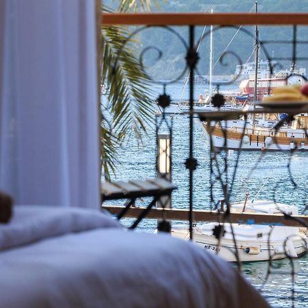 Seafront Rooms Koluna Komiza Bagian luar foto
