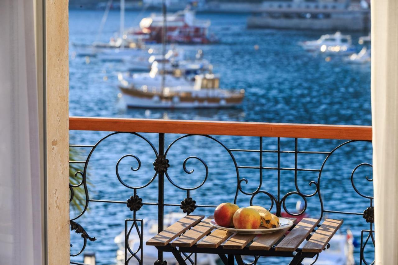 Seafront Rooms Koluna Komiza Bagian luar foto