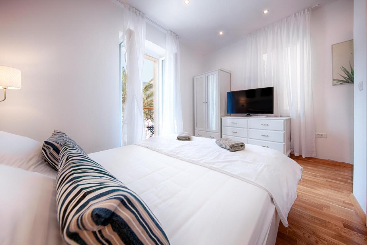 Seafront Rooms Koluna Komiza Bagian luar foto
