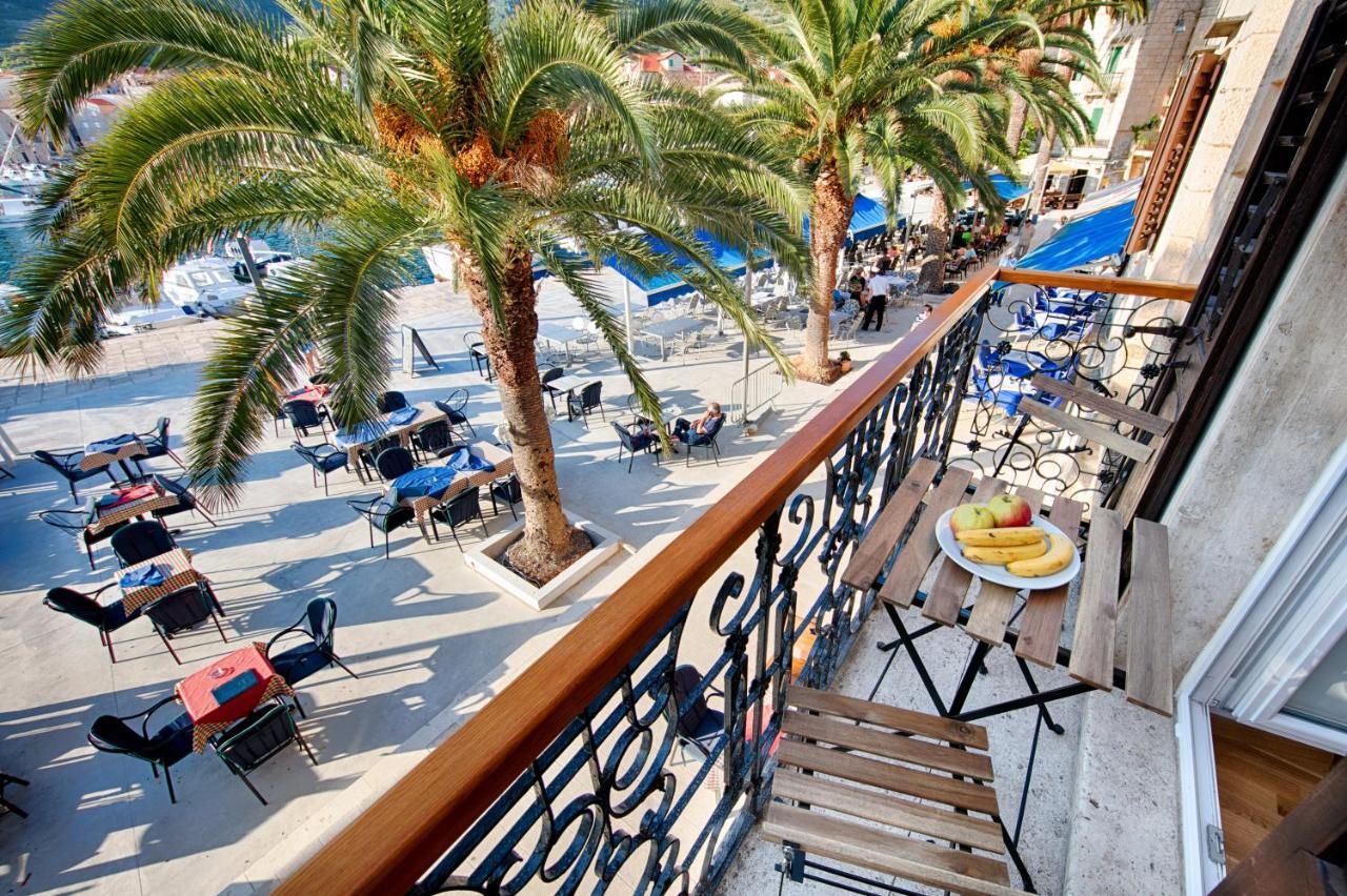 Seafront Rooms Koluna Komiza Bagian luar foto