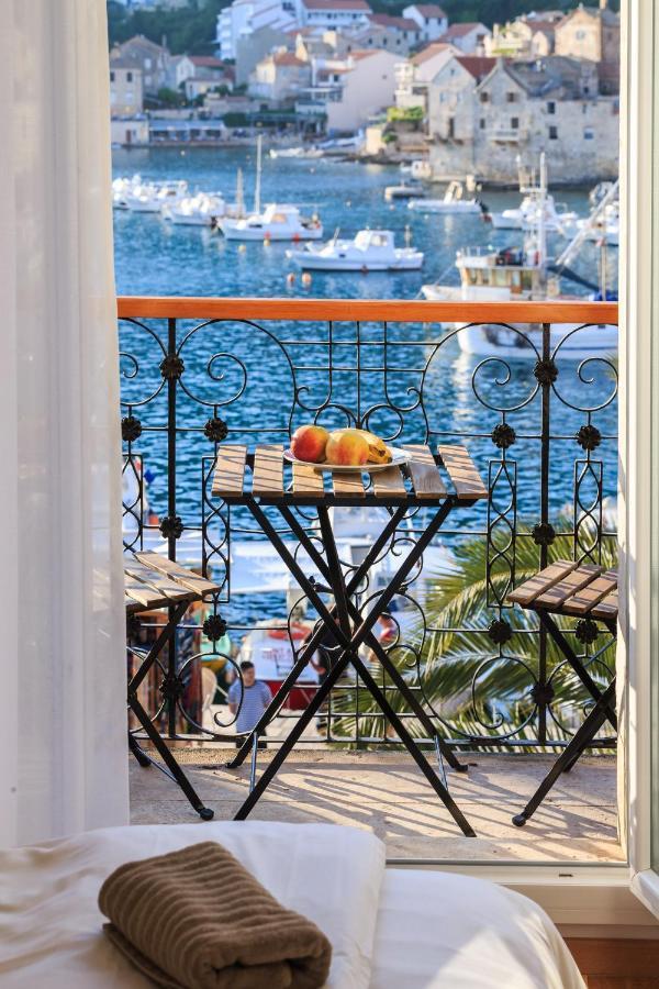 Seafront Rooms Koluna Komiza Bagian luar foto