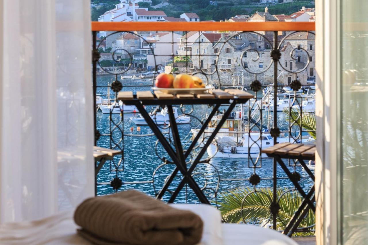 Seafront Rooms Koluna Komiza Bagian luar foto