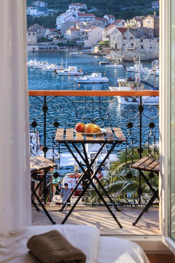 Seafront Rooms Koluna Komiza Bagian luar foto