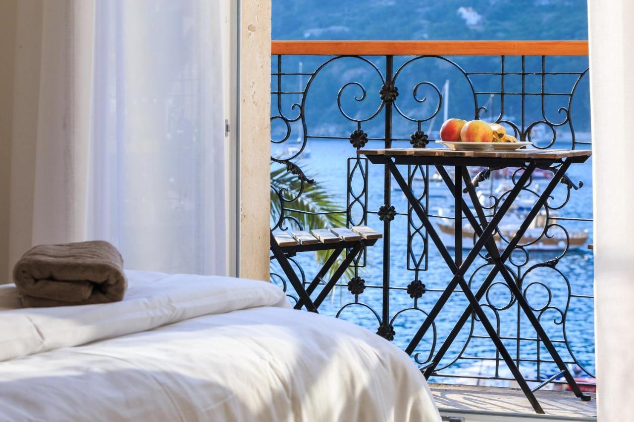 Seafront Rooms Koluna Komiza Bagian luar foto