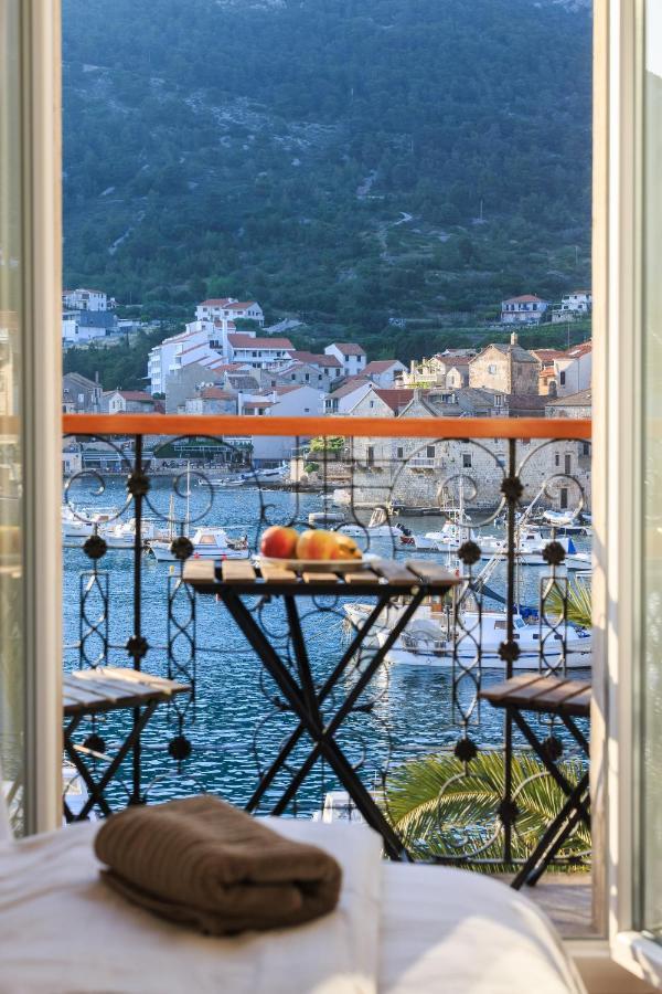 Seafront Rooms Koluna Komiza Bagian luar foto