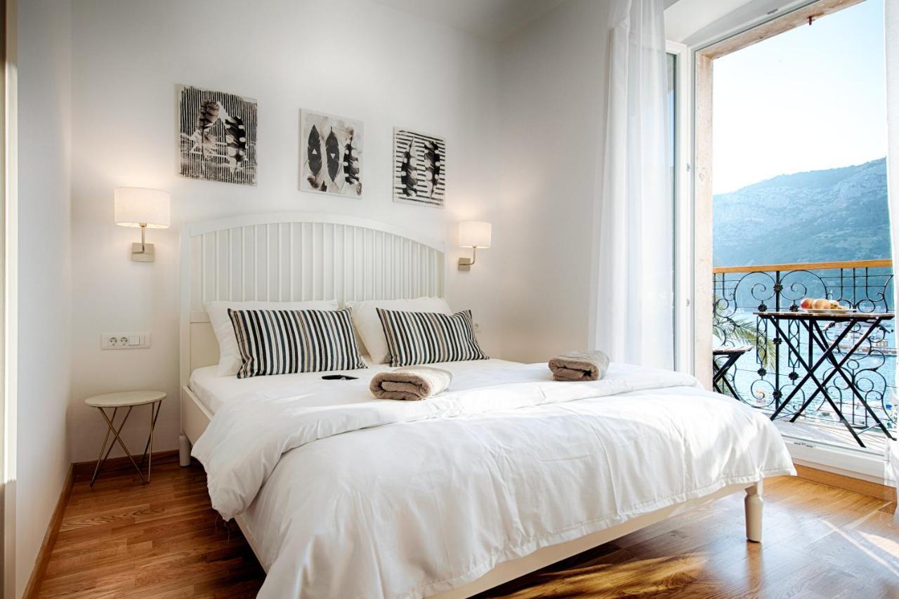 Seafront Rooms Koluna Komiza Bagian luar foto