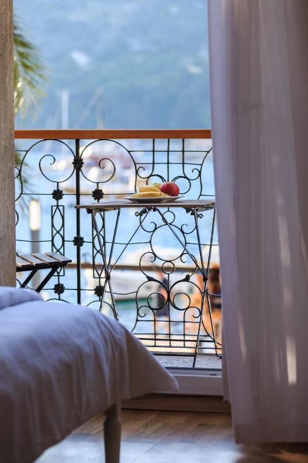 Seafront Rooms Koluna Komiza Bagian luar foto