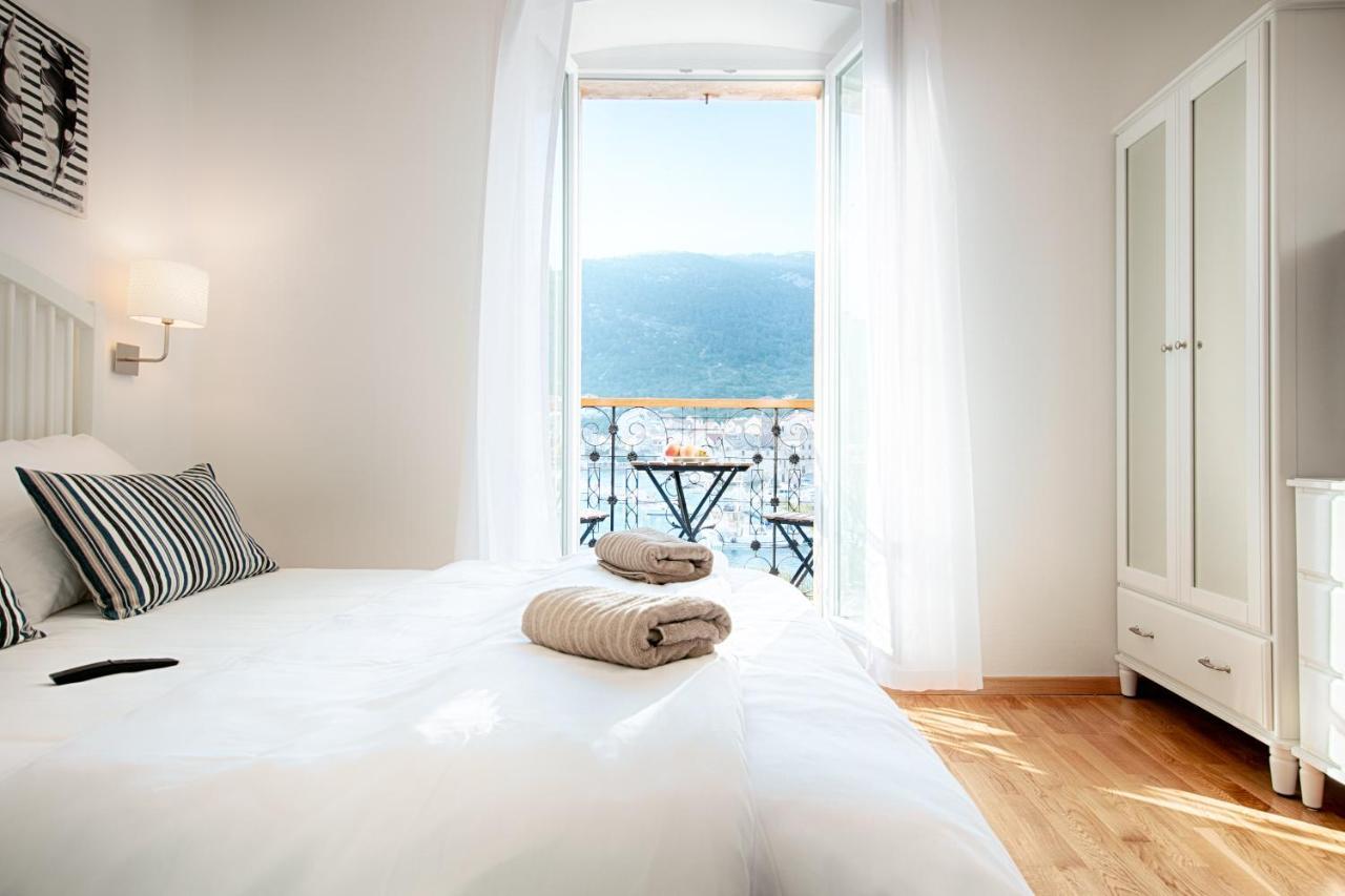 Seafront Rooms Koluna Komiza Bagian luar foto